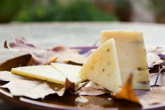 QUESO DE OVEJA CON TRUFA NEGRA TUBER MELANOSPORUM Grupo Gourmets